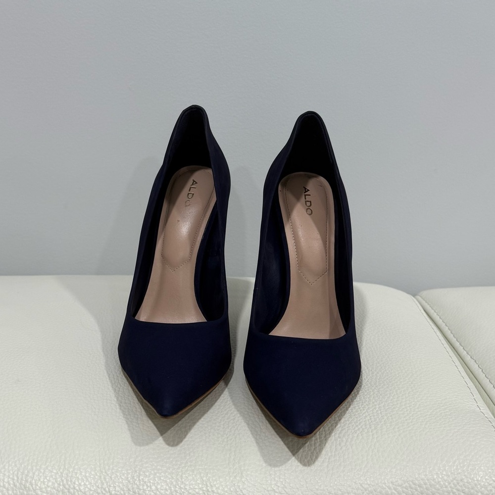 Aldo navy blue velvet pump heels
